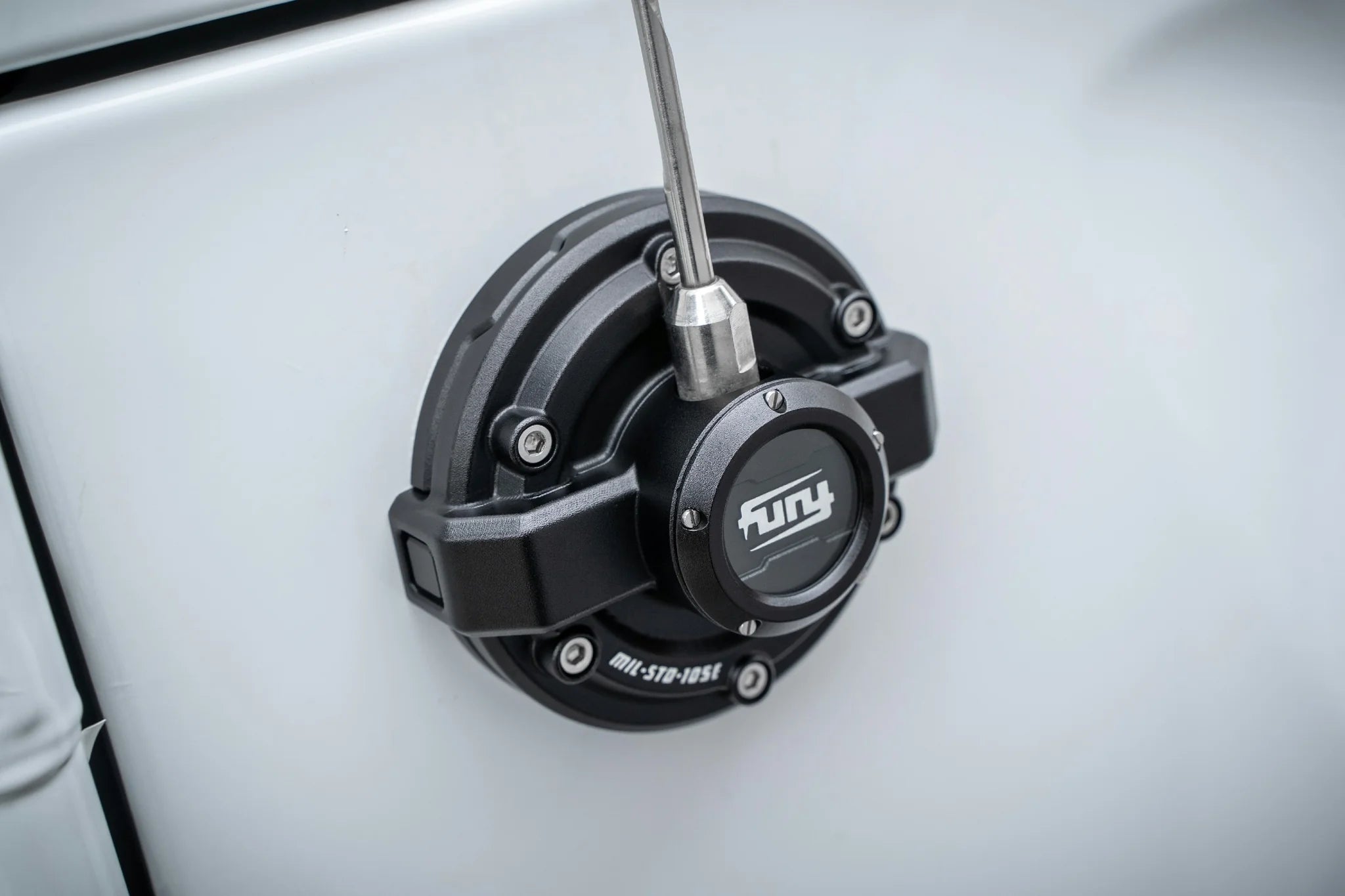 Fury ガラスリッドアンテナベースカバー / JEEP Wrangler(ジープ